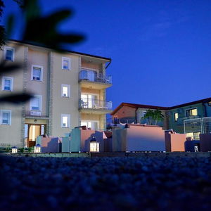 Hotel Sunset Apartments cazare Vir