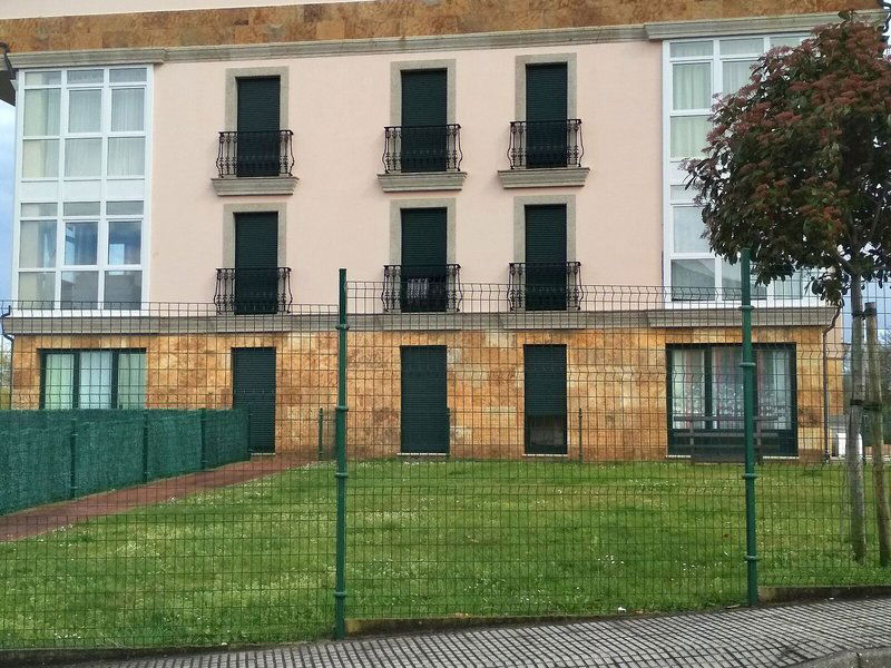 Hotel Apartamentos Playa De Las Catedrales 3000