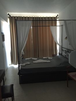 dal travel Anastasia Studios