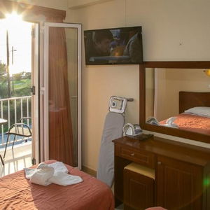 Hotel Kouros Apartments cazare Agios Stefanos