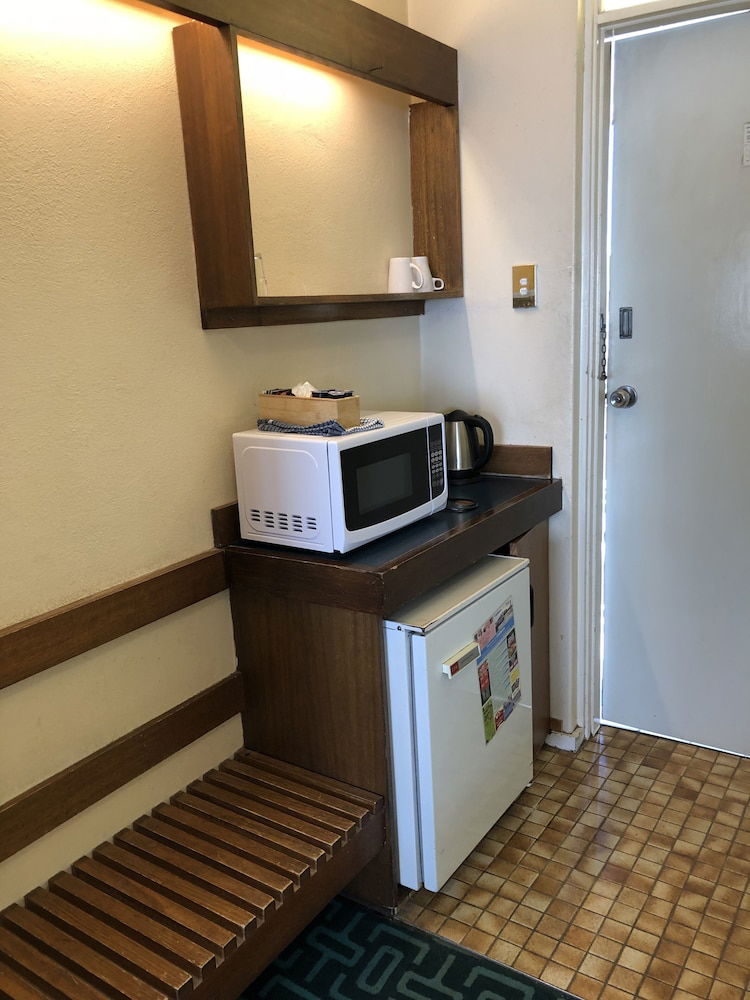 Hotel Canberra Lyneham Motor Inn