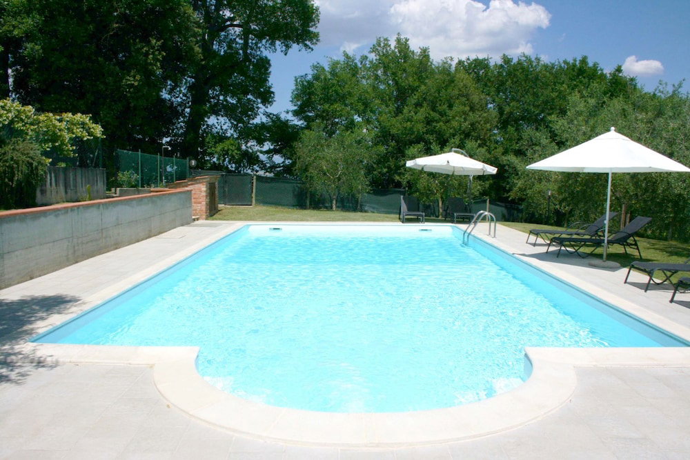 Wonderful Private Villa With Private Pool, Tv, Pets Allowed And Parking, Close To Montepulciano