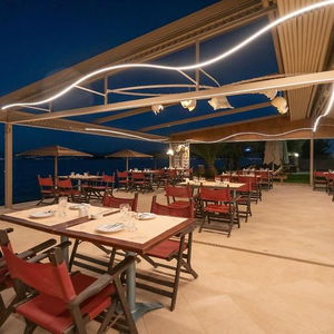 Hotel Avantis Suites cazare Eretria