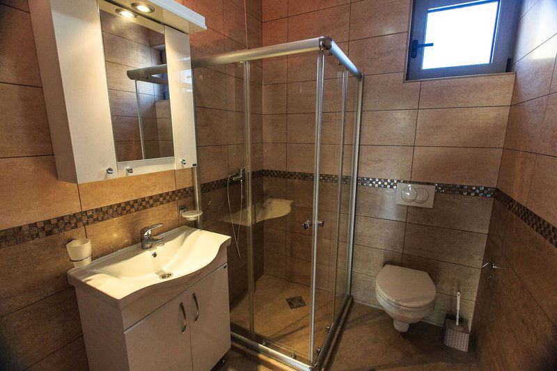 Hotel De Lux Apartments Luka