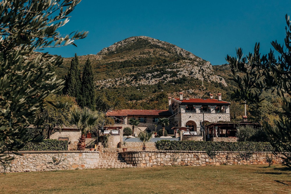 Hotel Talici Hill – Rustic Villas