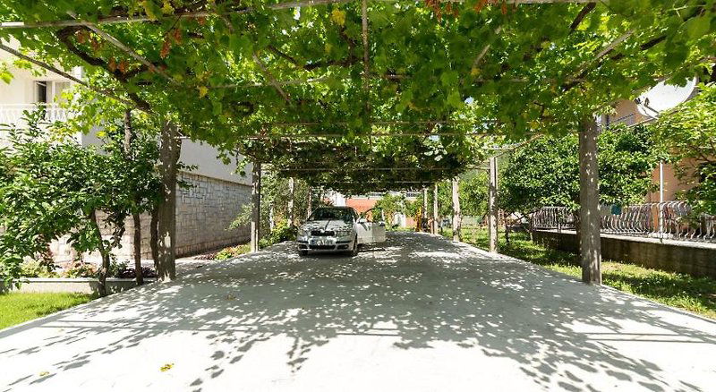 Hotel Apartments Elena