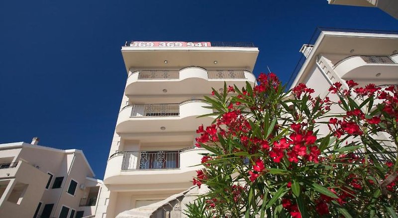 Villa And Apartments St George