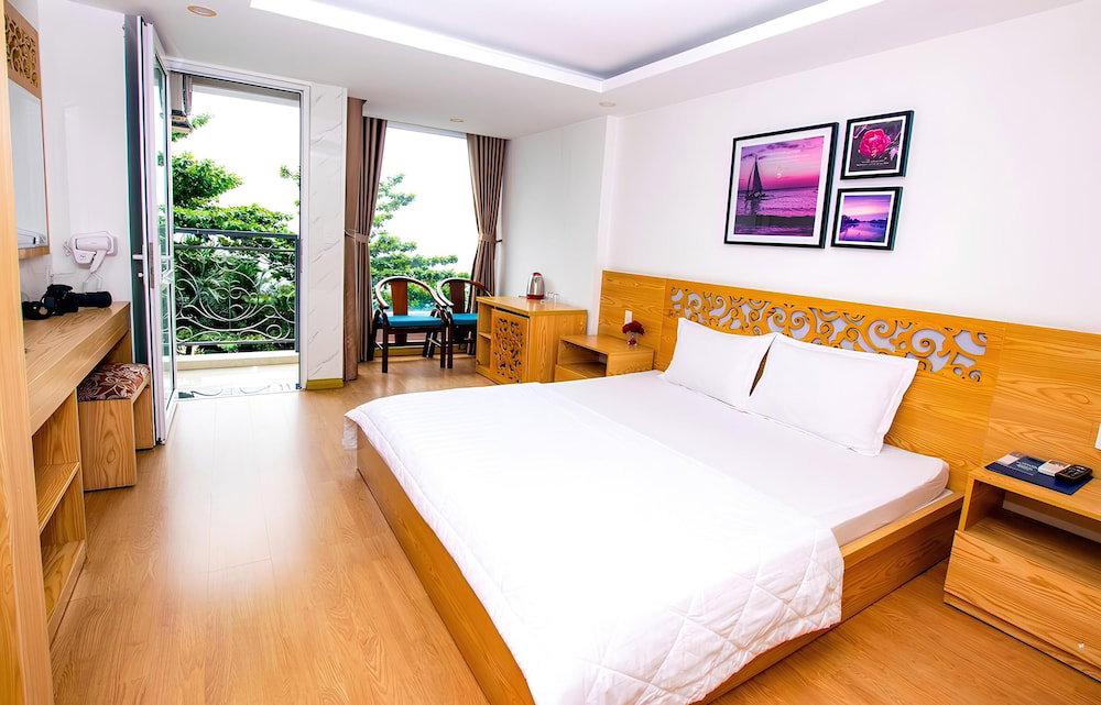 Nắng Vàng Nha Trang Hotel