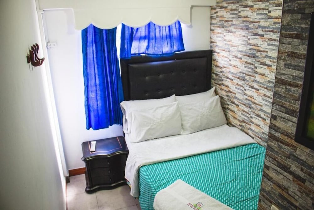 Hotel Punto 100