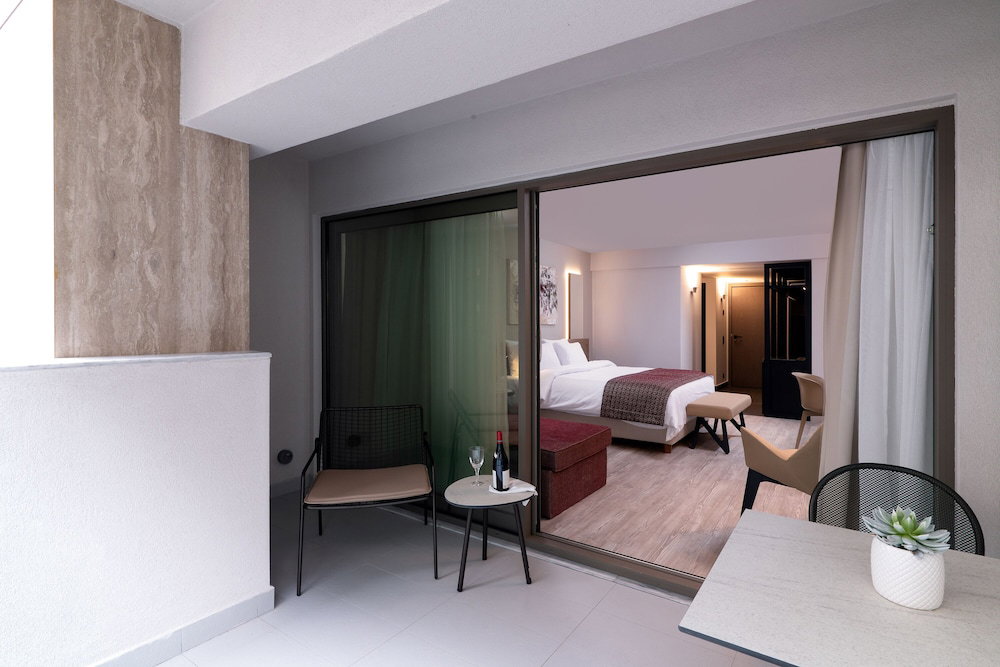 S Hotel