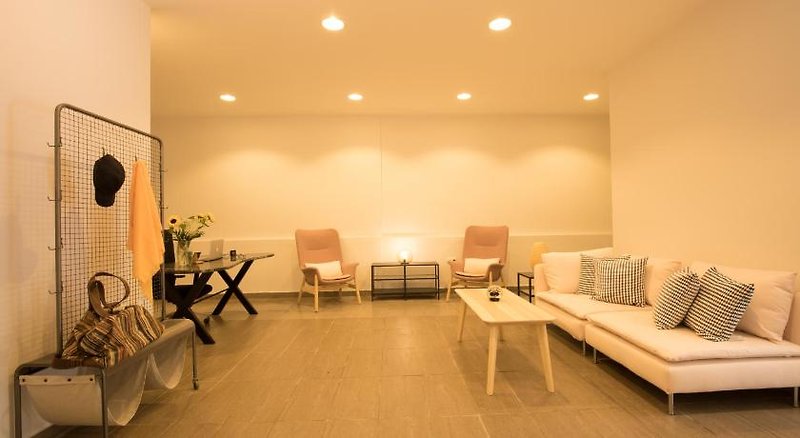 Local Hostel & Suites