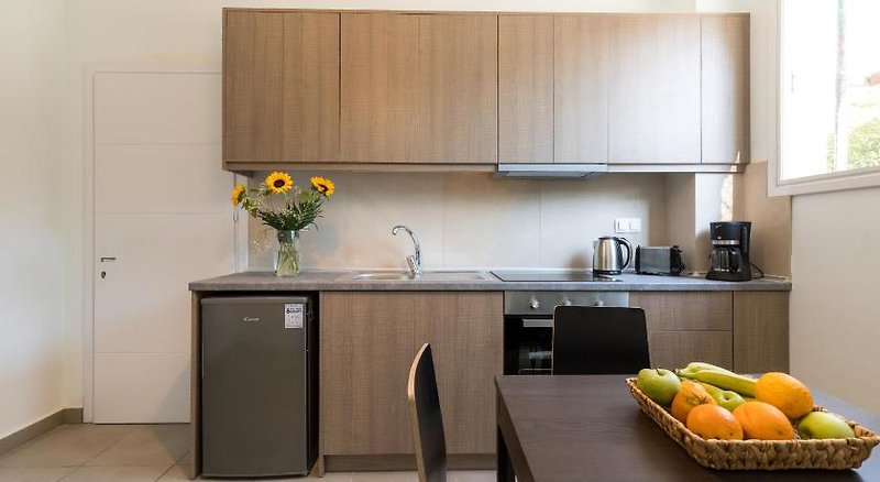 Local Hostel & Suites