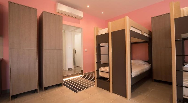 Local Hostel & Suites