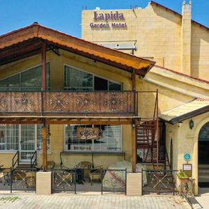 Hotel Courtyard Long Beach Holiday Resort cazare Trikomo