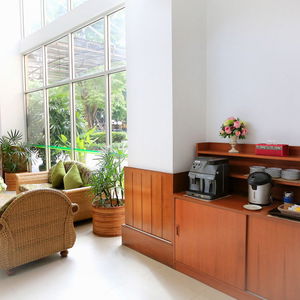 Hotel J-Town Serviced Apartments cazare Si Racha