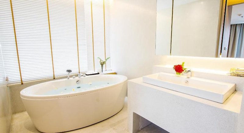 Balcony Seaside Sriracha Hotel & Serviced Apartments