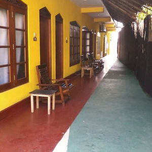 Hotel Malika's Yellow House cazare Hikkaduwa