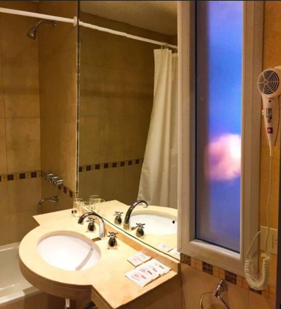 Hotel Plaza Paseo De Los Poetas