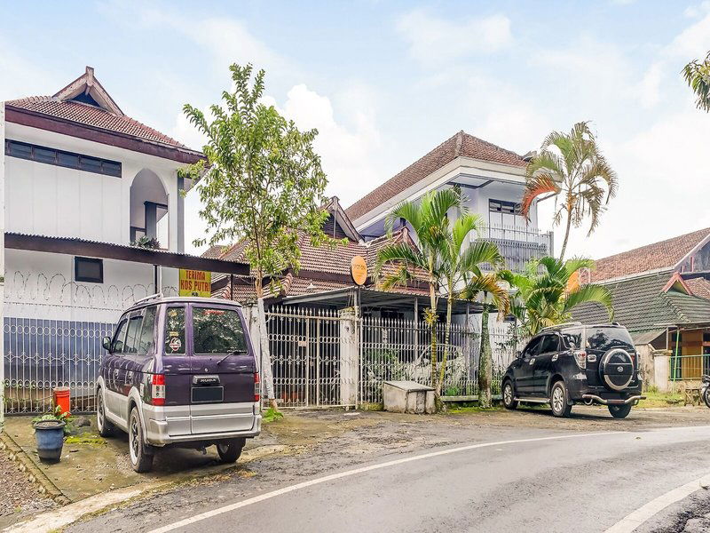 Hotel Spot On 90797 Sukun Syariah Homestay