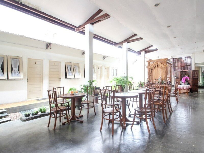 Hotel Dhaup Guest House By Reddoorz