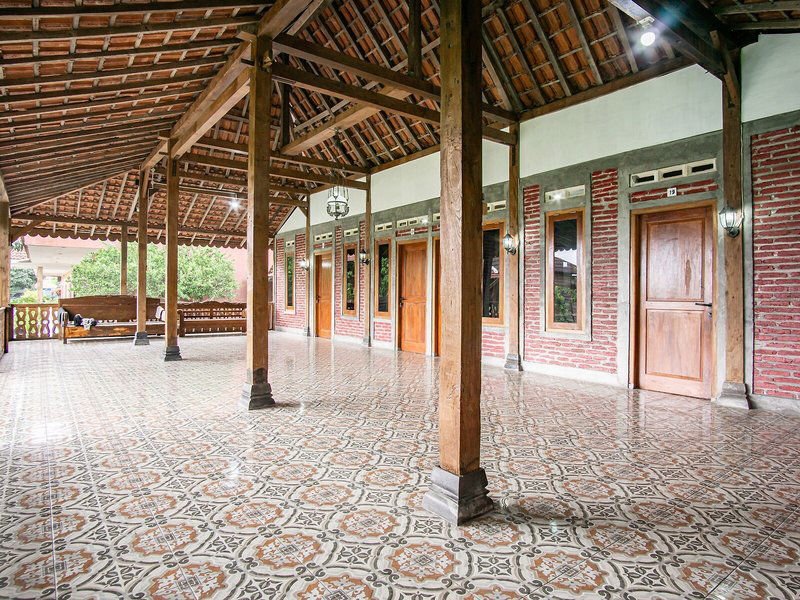 Hotel Ndalem Sabine Syariah By Oyo Rooms