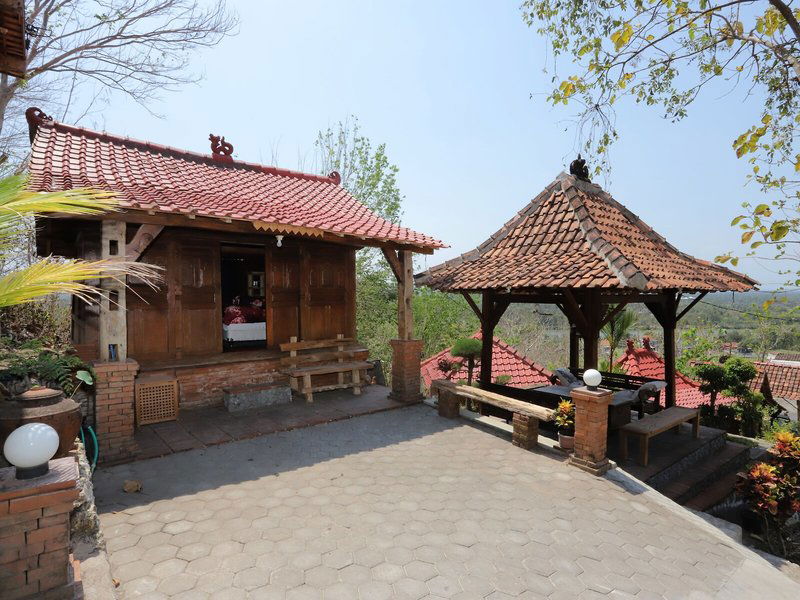 Hotel Watu Lumbung Culture Resort