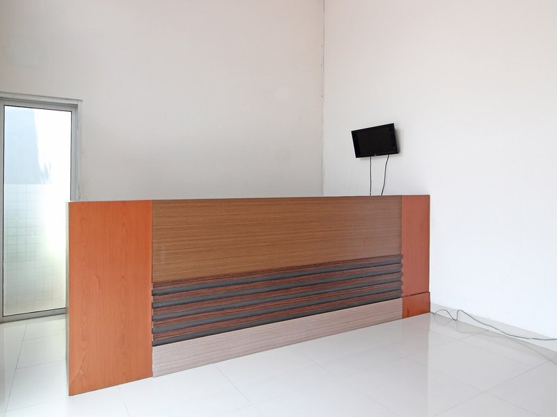 Hotel Reddoorz Near Hartono Mall 3