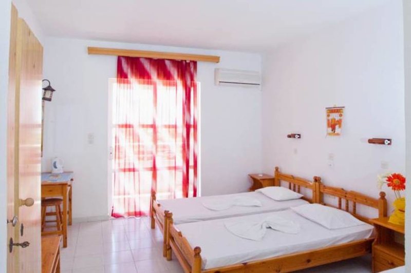 dal travel Maroula Studios