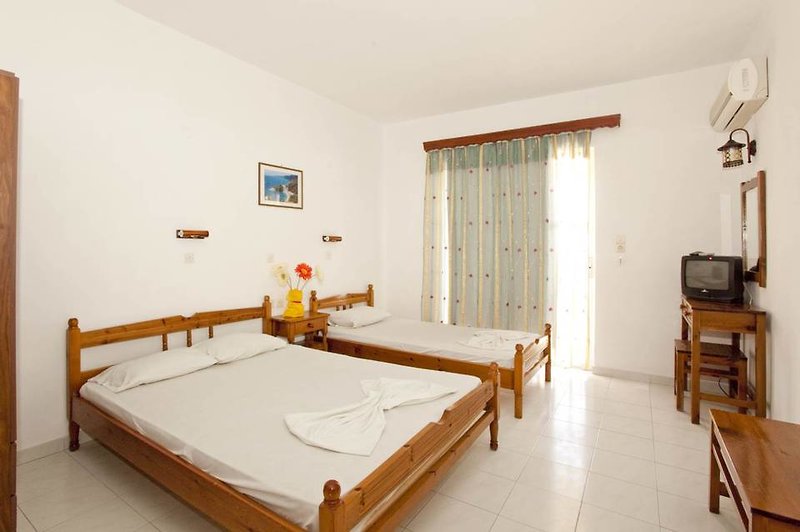 dal travel Maroula Studios