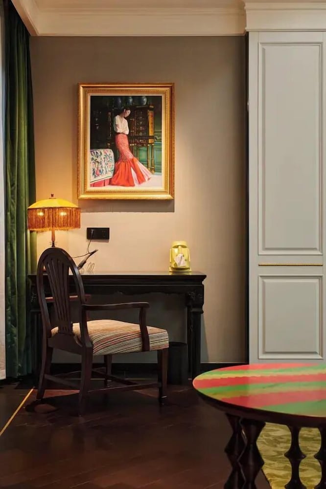 Hotel Seclusion With The Mountain