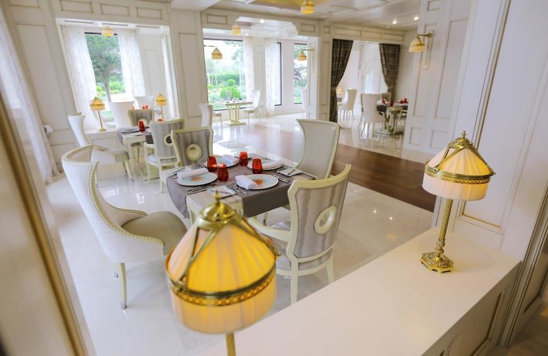 Ambassadori Hotel