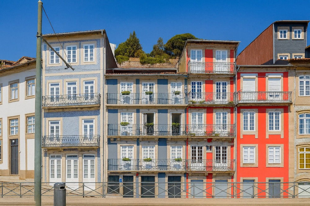 Miragaia Riverside Suites