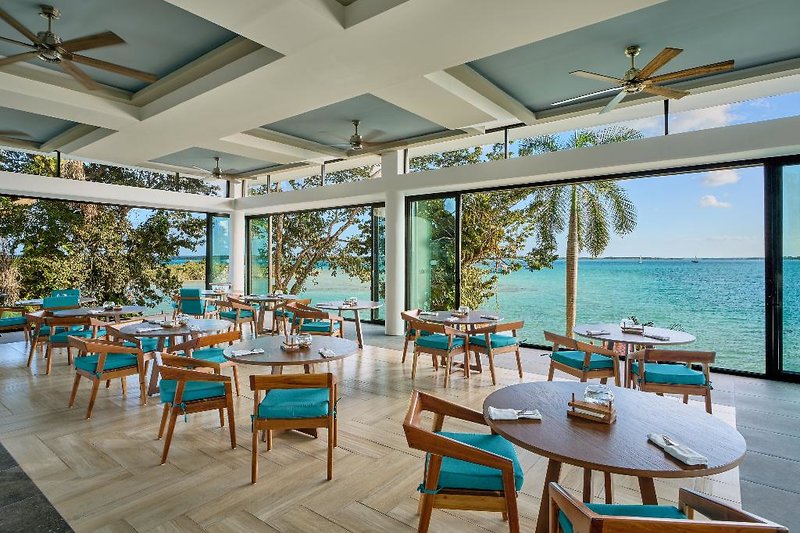 Hotel Cristalino Lagoon Front Hotel Restaurant & Spa
