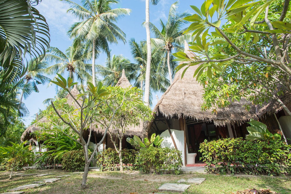 Hotel B52 Beach Resort