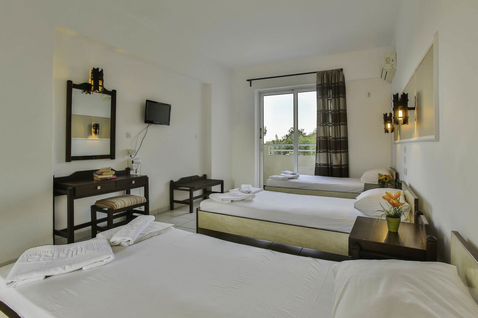 Hotel Hillside Studios And Apartments