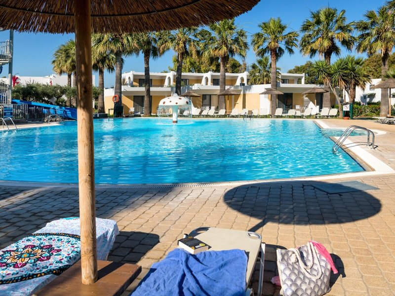 dal travel Alex Beach Hotel & Bungalows