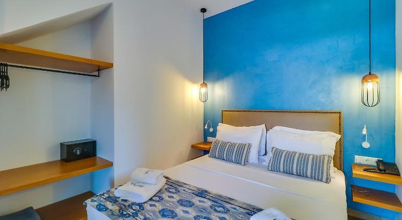 Theros Luxury Suites