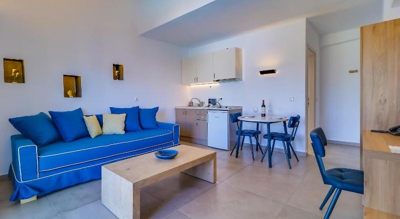 Theros Luxury Suites