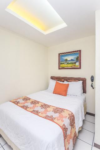 Hotel Berlor Airport Inn