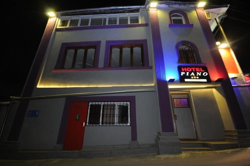 Piano Hotel