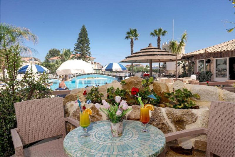 Hotel Antonis Apartments & Pool Bar