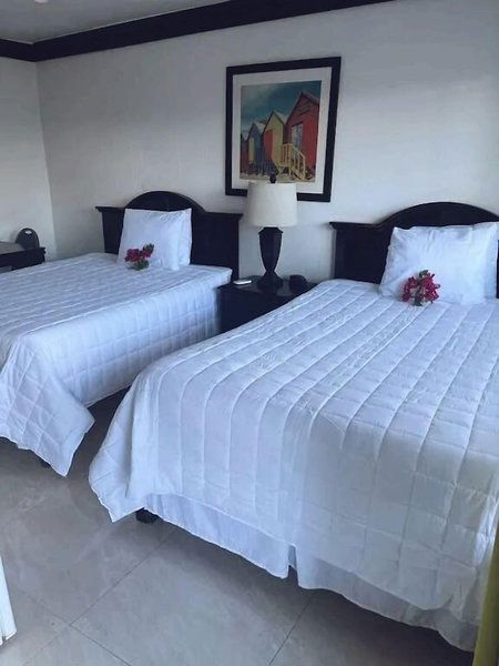 Hotel The Colony Club Inn & Suites