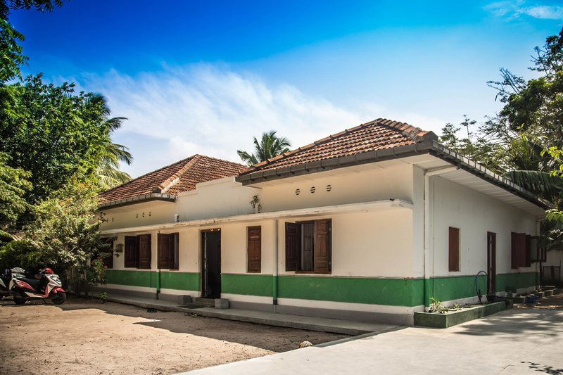 Hotel Hostel First Mirissa Beach