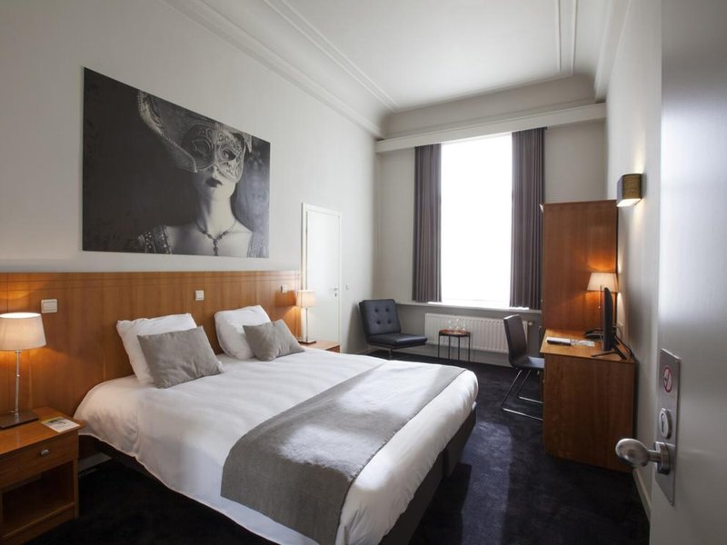 Hotel Theater Hotel