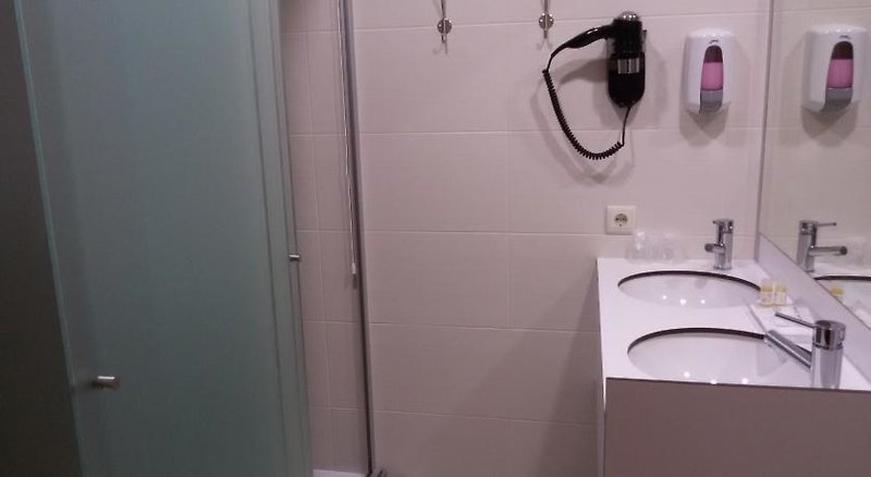 Hotel Welcome In - Suites & Hostel