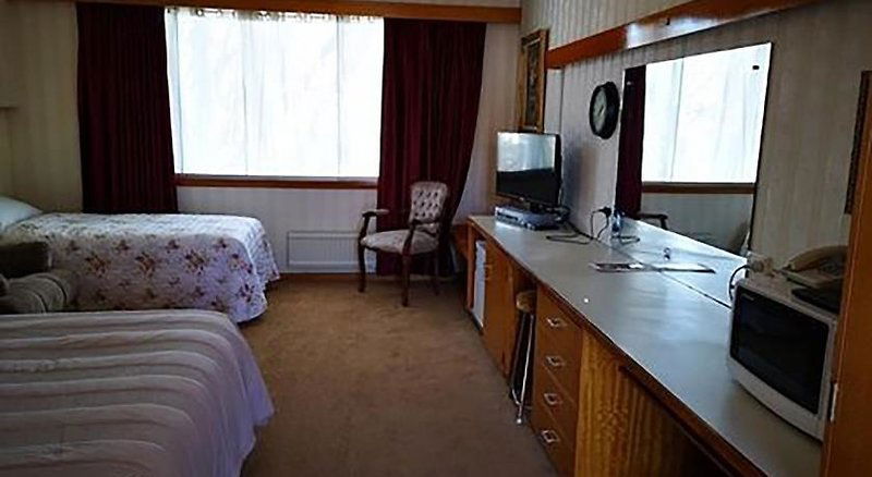 Hotel Motel Mayfair On Cavell