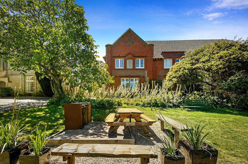 Hotel Quest Trinity House