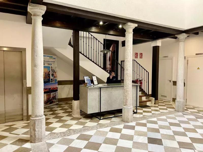 Hotel Apartamentos Puerta Elvira Suites 3000