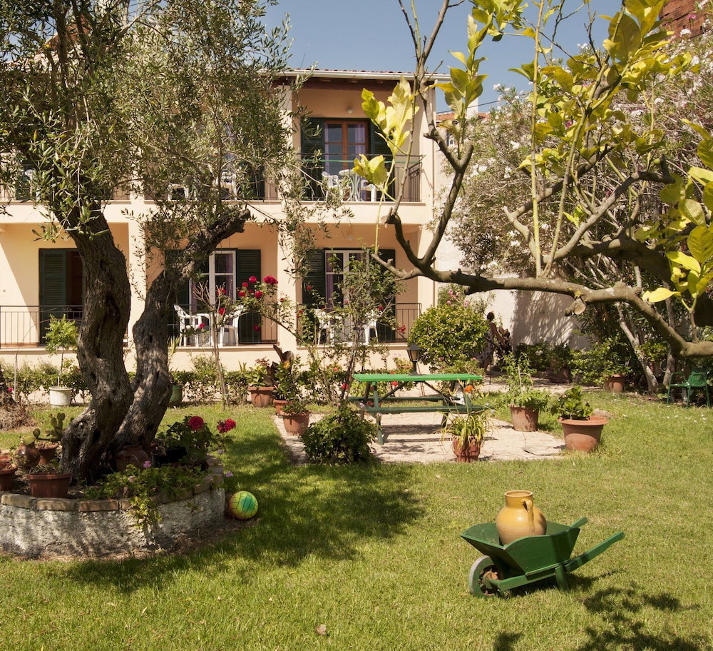 Hotel Maria'S Apartments