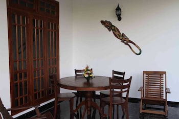 Coral Palm Villa & Apartment